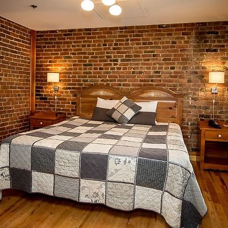 Auberge Le Jardin D'Antoine Montreal Bagian luar foto