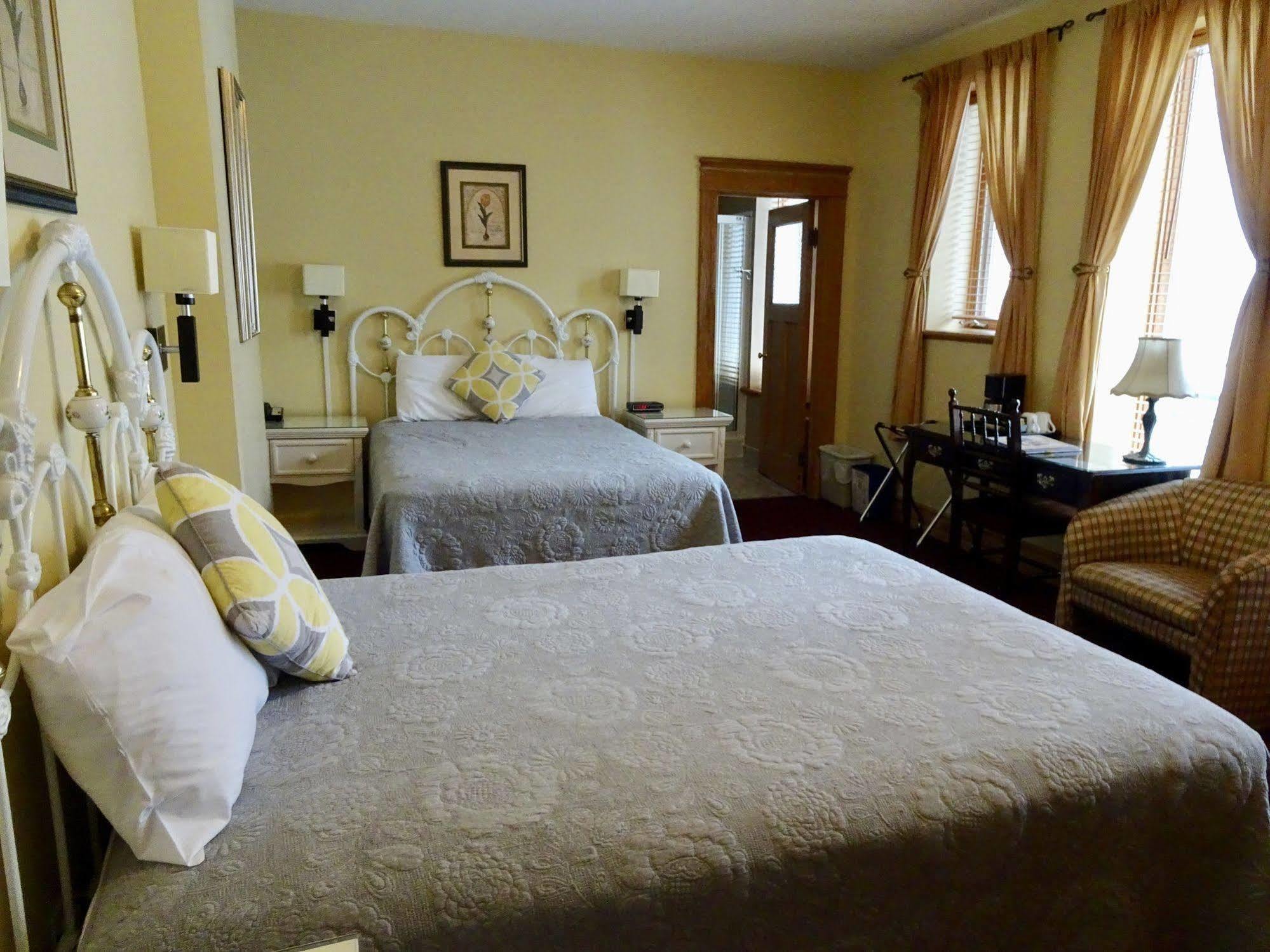 Auberge Le Jardin D'Antoine Montreal Bagian luar foto