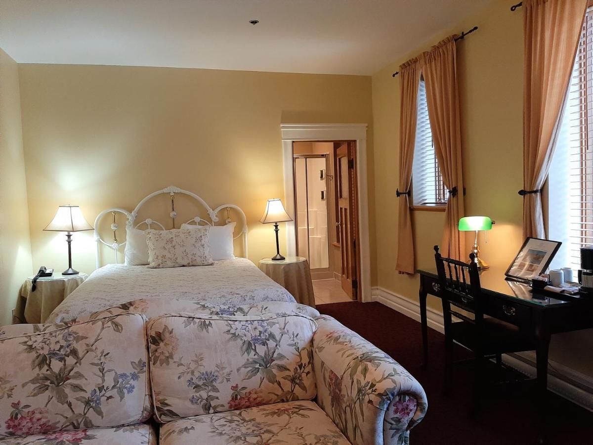 Auberge Le Jardin D'Antoine Montreal Bagian luar foto