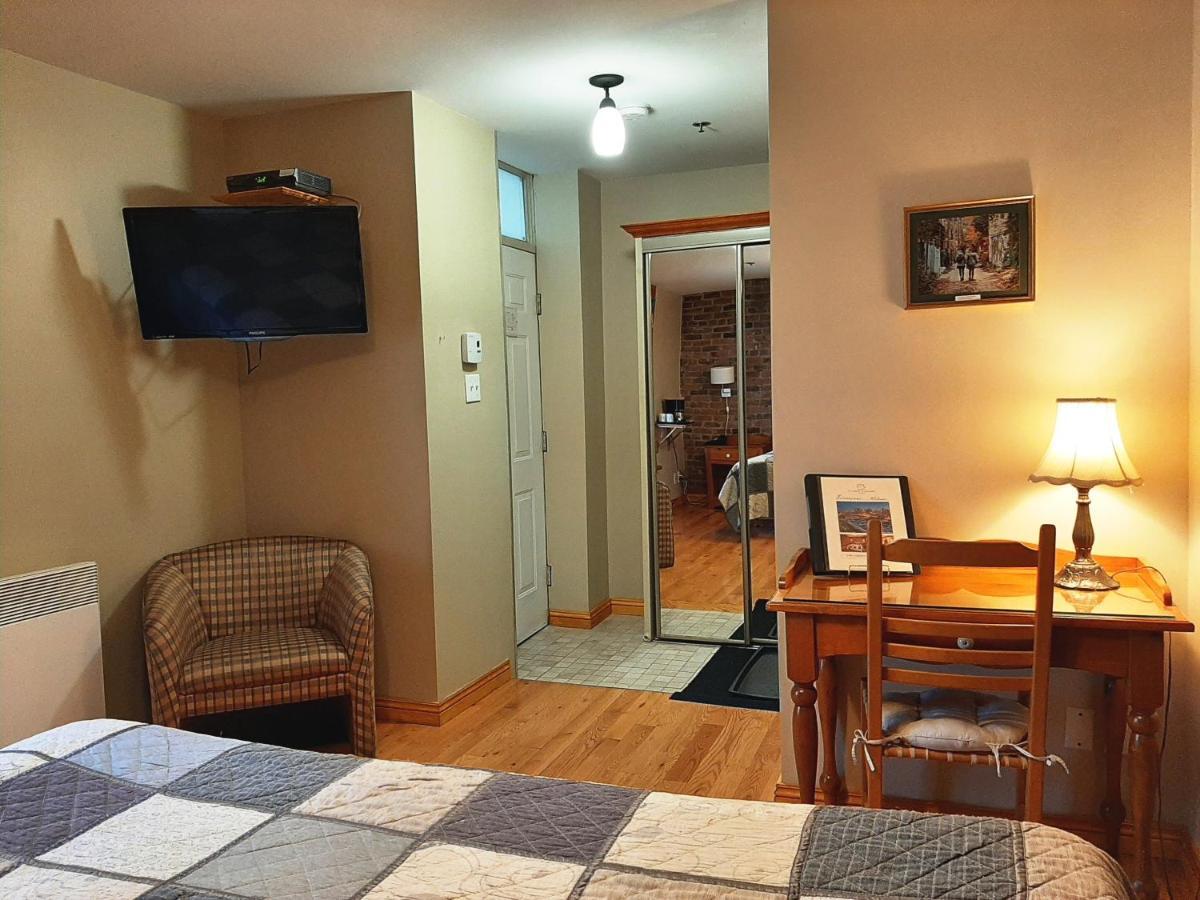 Auberge Le Jardin D'Antoine Montreal Bagian luar foto