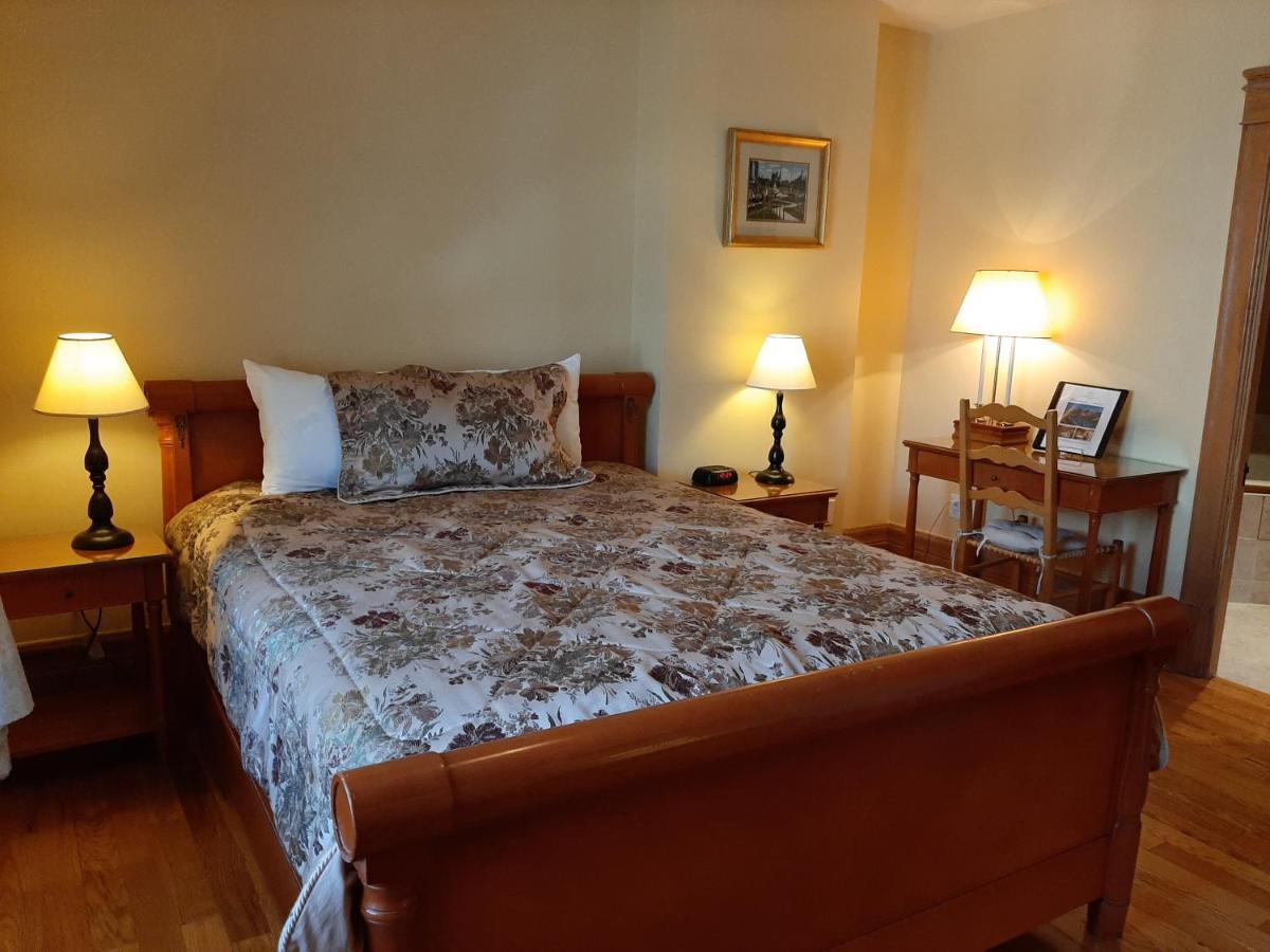 Auberge Le Jardin D'Antoine Montreal Bagian luar foto
